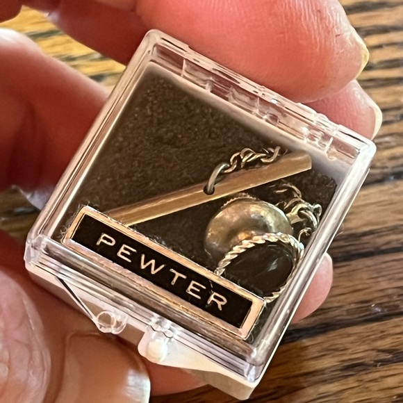 Pewter tie tack with black oval center onyx? boxed in  case - Picture 2 of 7